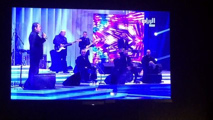 خاص لها- فيديو طريف للموسيقار ملحم بركات وهو يغني لمهندس الصوت في "سوق واقف"