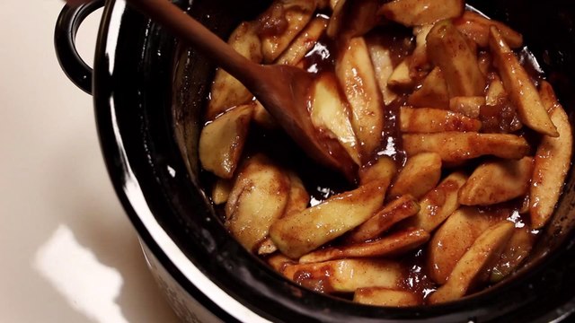 Cinnamon-Spiced Slow Cooker Apples