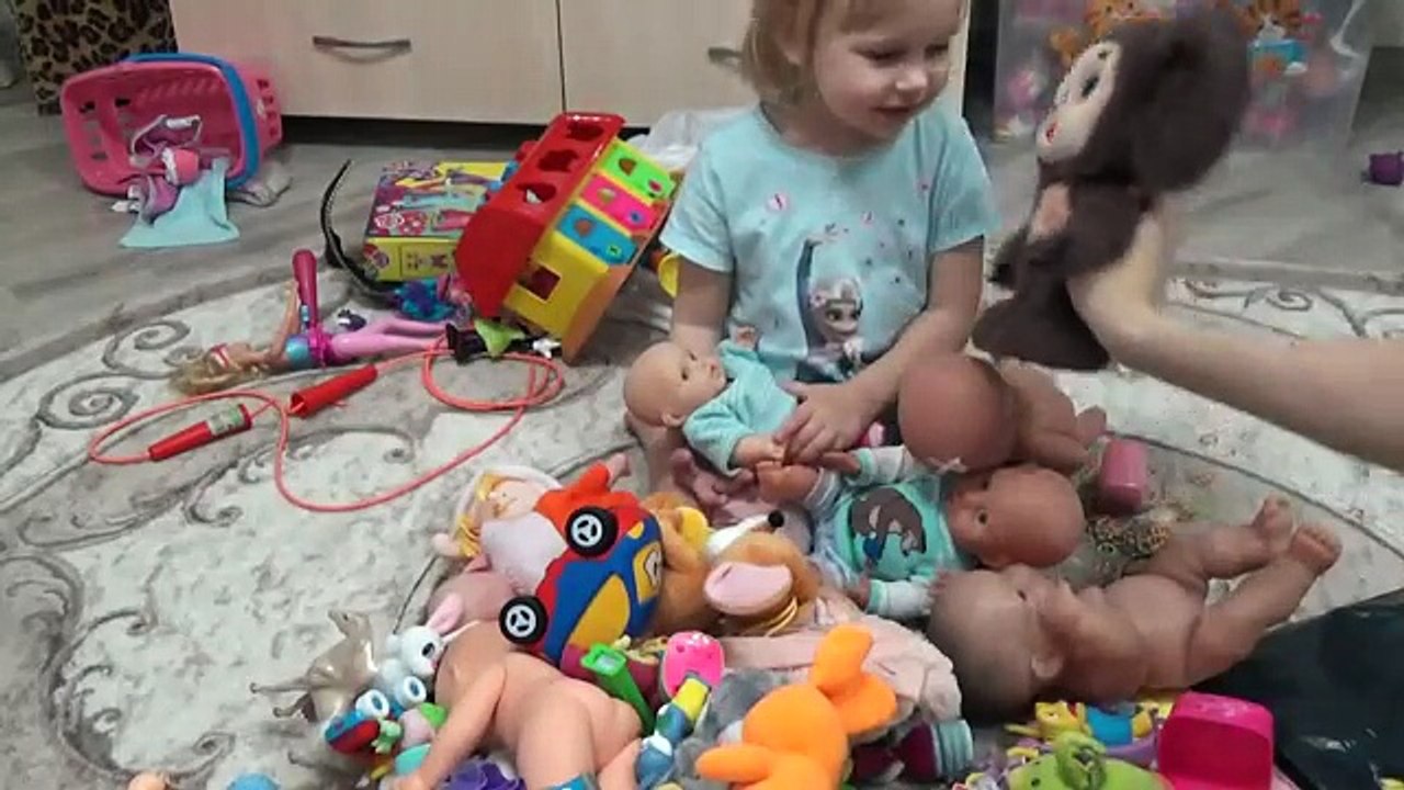 ВЛОГ Алиса заболела ♡ Разбираем игрушки ♡ Приветы для подписчиков