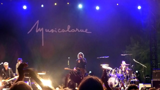 Extrait de CALI à Musicalarue Luxey 2015