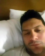 Ermal Mamaqi e publikon videon me gruan në shtrat, shikoni çka bëjnë (Video)