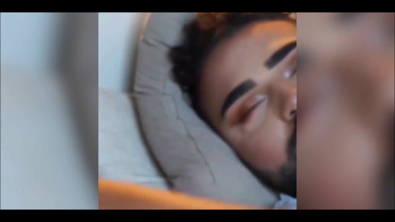 Sa copine lui fait une belle crasse alors qu'il dort... Blague énorme