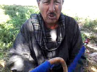 رجل صعيدى يتحدث عن اشياء مثيرة ولكن بطريقة كوميدية  هتموت من الضحك