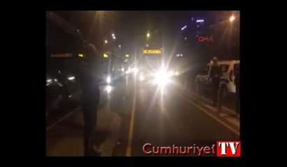 Cevizlibağ'da kaza yapan araç metrobüs yoluna girdi