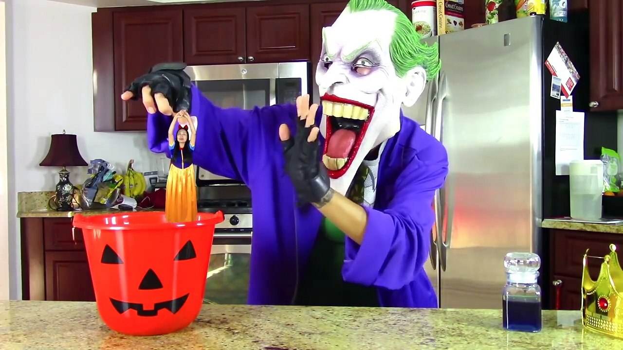 Spiderman eats Frozen Elsa & Snow white w/ Catwoman, Ariel little mermaid, mermaid baby