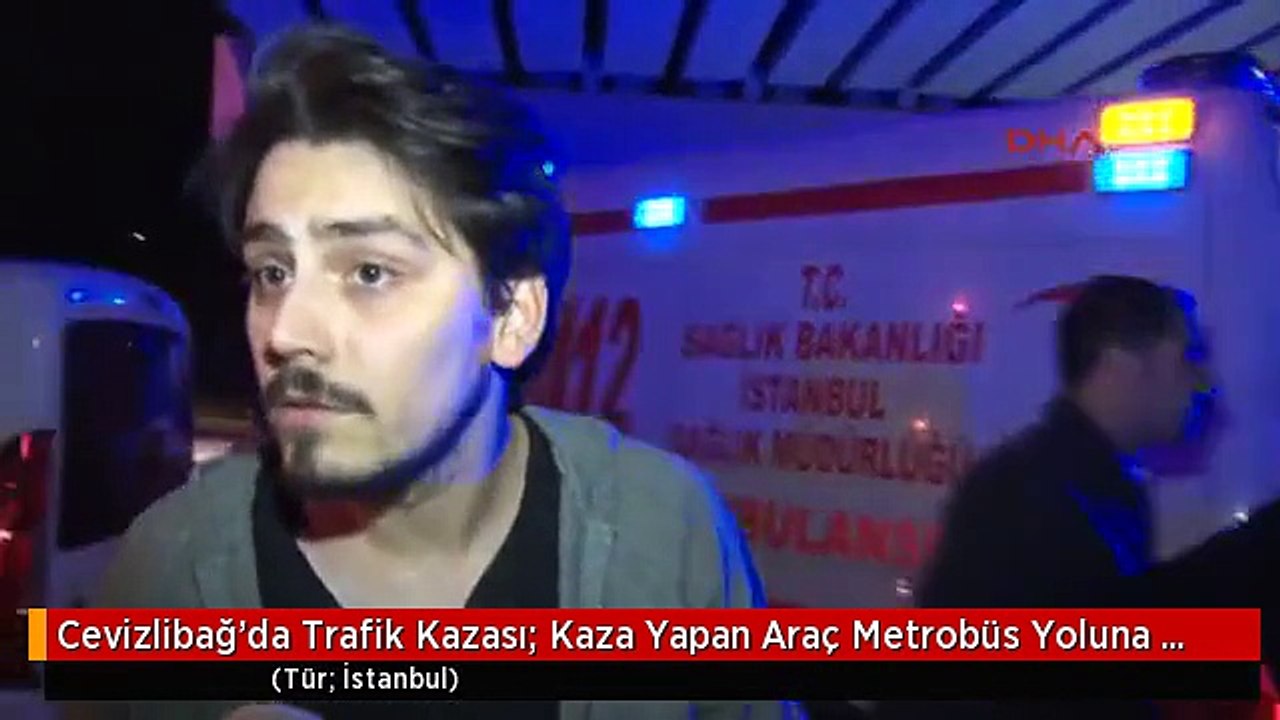 Cevizlibağ'da Trafik Kazası; Kaza Yapan Araç Metrobüs Yoluna Girdi; 2 Kişi Yaralandı