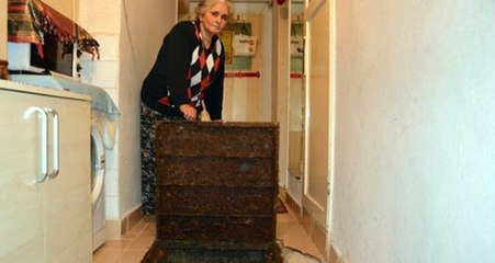 7 Yıl Önce Aldığı Evi Su Basan Kadın, Kanalizasyon Üzerinde Oturduğunu Anladı