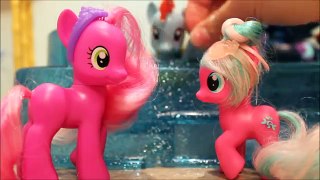MLP: The Perfect Family: Pool Party!