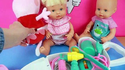 La nenuco Paula tiene dolor de dientes y viene Peppa Pig a ayudarla
