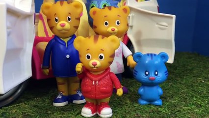 DANIEL TIGER Fisher Price SUV Toy Car Ride and Fairy Read Along Story Book!-lJf34oOdhEY