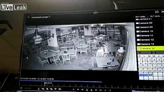Thief fell from third floor trying to rob a restaurant