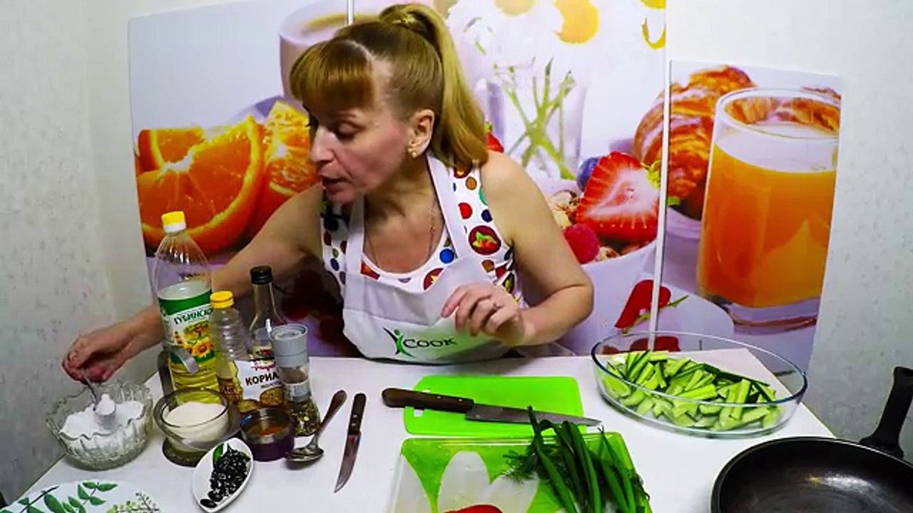 Корейский салат из огурцов с мясом вкусный простой рецепт