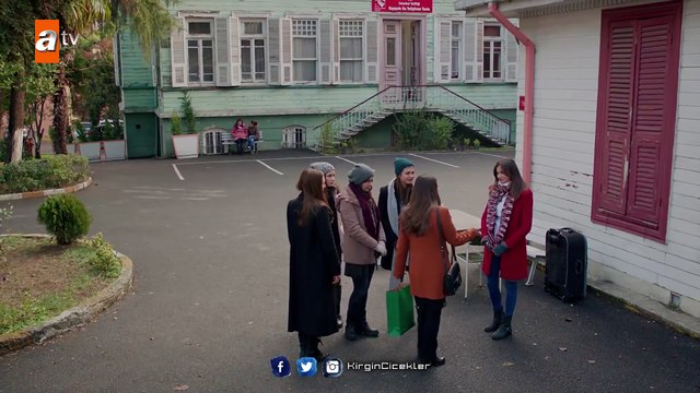 Kırgın Çiçekler 30.Bölüm - Meral'in Yurda Vedası !