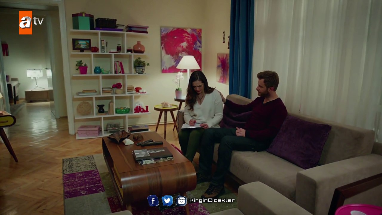 Kırgın Çiçekler 35.Bölüm - Feride Çiçeklerinden Kopamıyor !