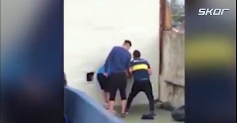 Stadyuma girerken duvarda takılı kaldı