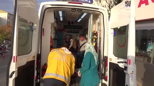 Tarım İşçilerini Taşıyan Minibüs ile Kamyon Çarpıştı: 14 Yaralı