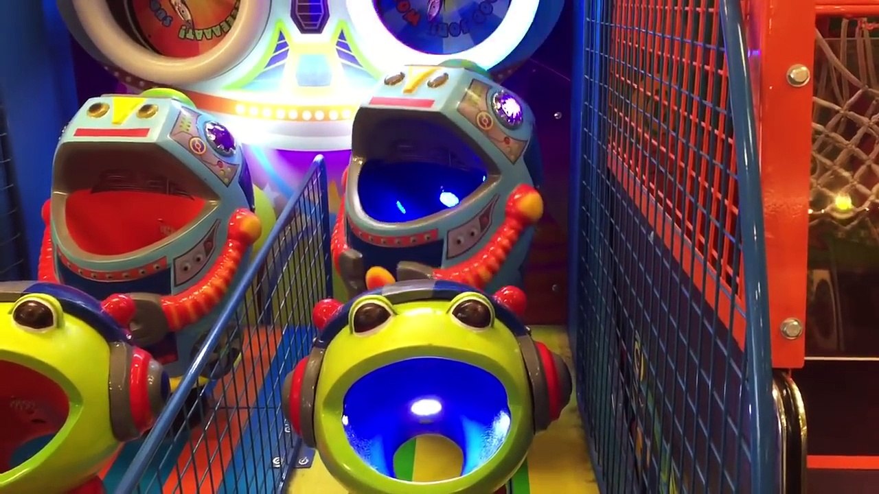 IGGLE PIGGLE and UPSY DAISY Games and Prizes CHUCK E CHEESE!-iX4Hb5MRo84