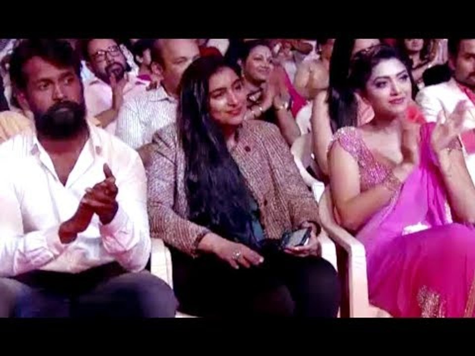 പൊളിച്ചടുക്കിയ ഒരു പെർഫോമൻസ്...കണ്ടു നോക്കു # Malayalam Comedy Show # Malayalam Comedy Stage Show