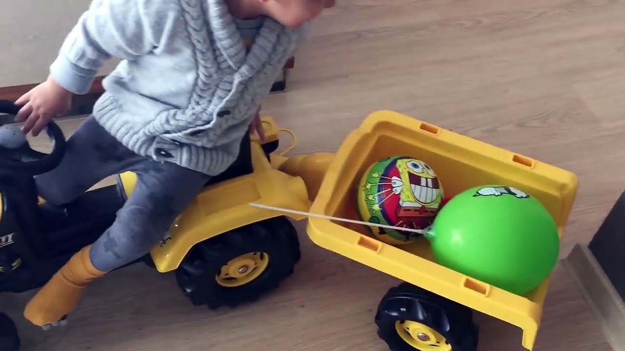 Doruk kepçeli traktörüyle kar taşıdı, kardan adam yaptık | Çocuk videoları