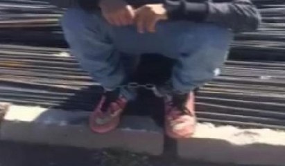 Amcasının zincirle ayaklarından bağladığı çocuk inşaat işçilerine sığındı