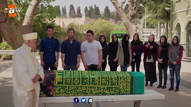 Kırgın Çiçekler 43.Bölüm - Götürmeyin annemi, ne olur götürmeyin…