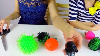 РЕЖЕМ ИГРУШКИ Что Внутри Лизуна и Антистресса Cutting Open Kids Toys /// Вики Шоу