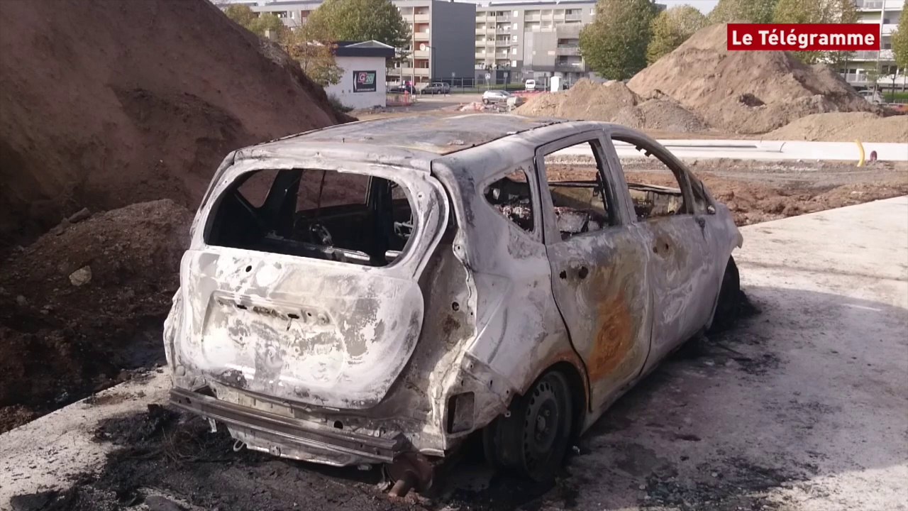 Vannes. L'entrée de la médiathèque de Ménimur incendiée