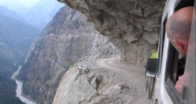 Dünyanın En Tehlikeli Yolunda, Yürekleri Ağza Getiren Yolculuk