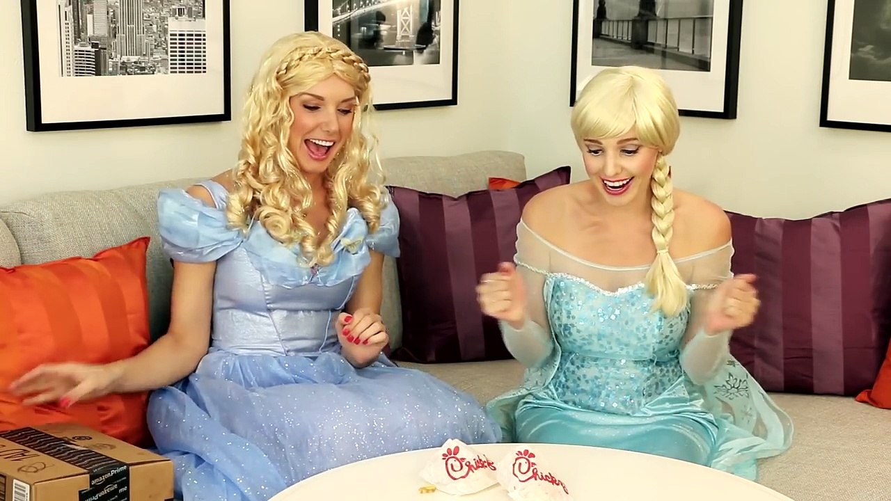 Elsa vs Cinderella French Fry Challenge. DisneyToysFan.