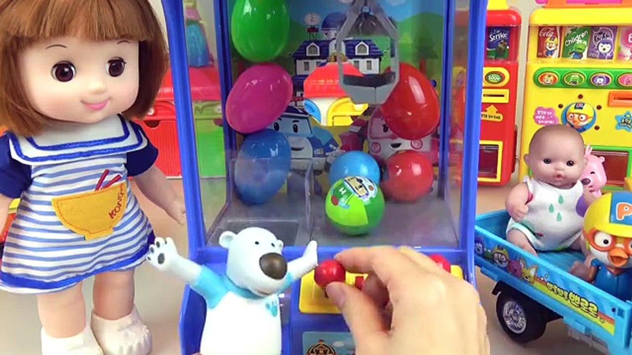 Poli surprise eggs crane machine and Baby doll, Kinder Joy toys