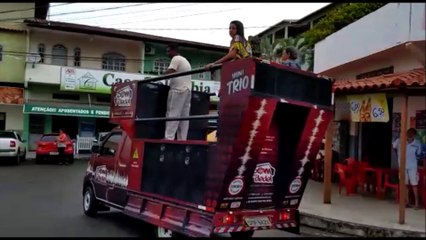 Moradores organizam ato contra o sumiço de menina Thayna