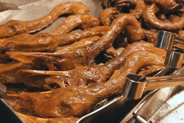 This is One of the Oldest and Most Popular Night Markets in Taipei