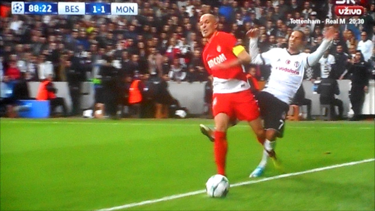 Ricardo Quaresma Doesn't Get Sent Off For A Crazy Kick on Andrea Raggi!