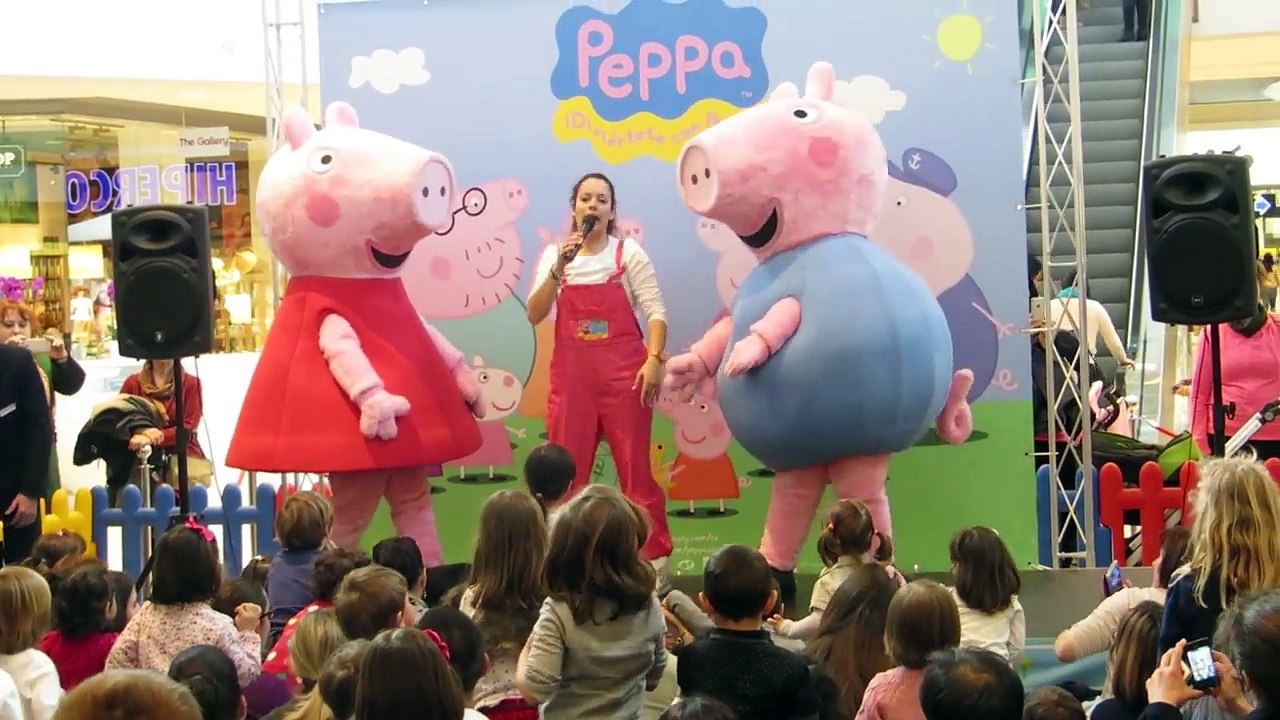 Peppa Pig en español en Puerto Venecia conocemos a Peppa, George, Mamá Y Papá Pig