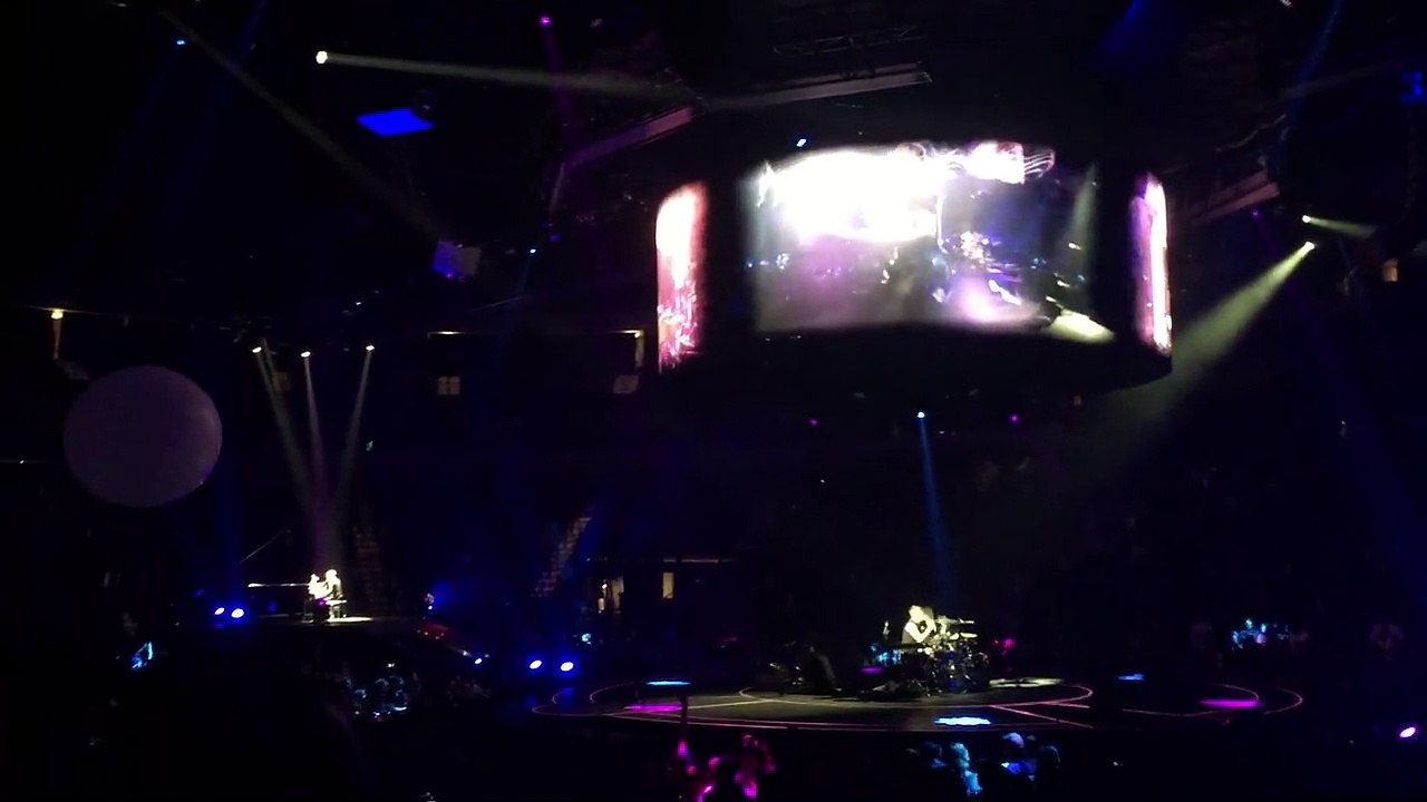 Muse - Feeling Good, America Airlines Center, Dallas, TX, USA  12/2/2015