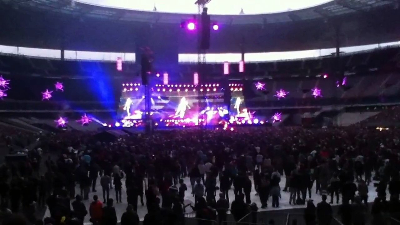 Muse - Feeling Good, Stade de France, Paris, France  6/22/2013