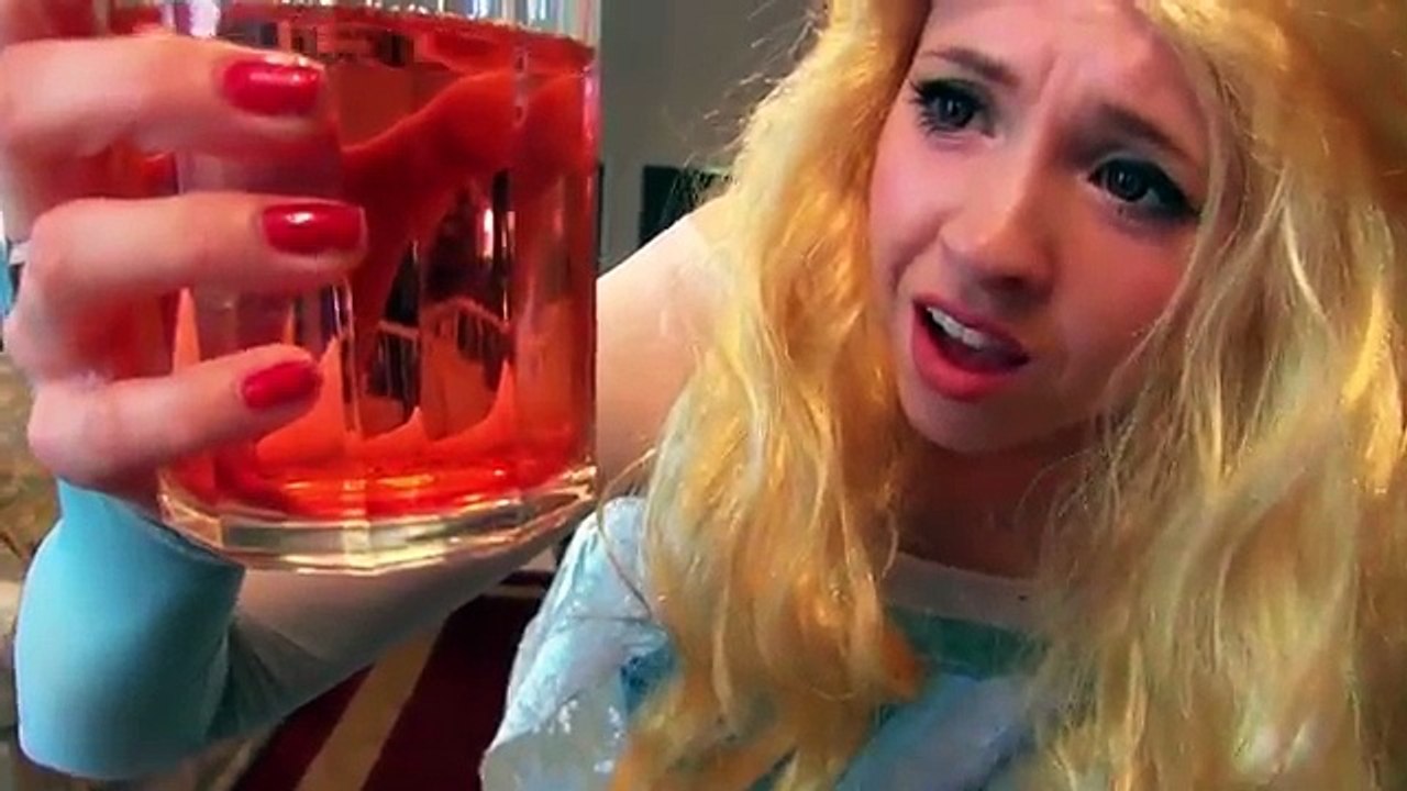 Spiderman Gets Crazy Hair! w: Frozen Elsa & Anna, Spidergirl, Candy & Joker Prank Real Superheroes