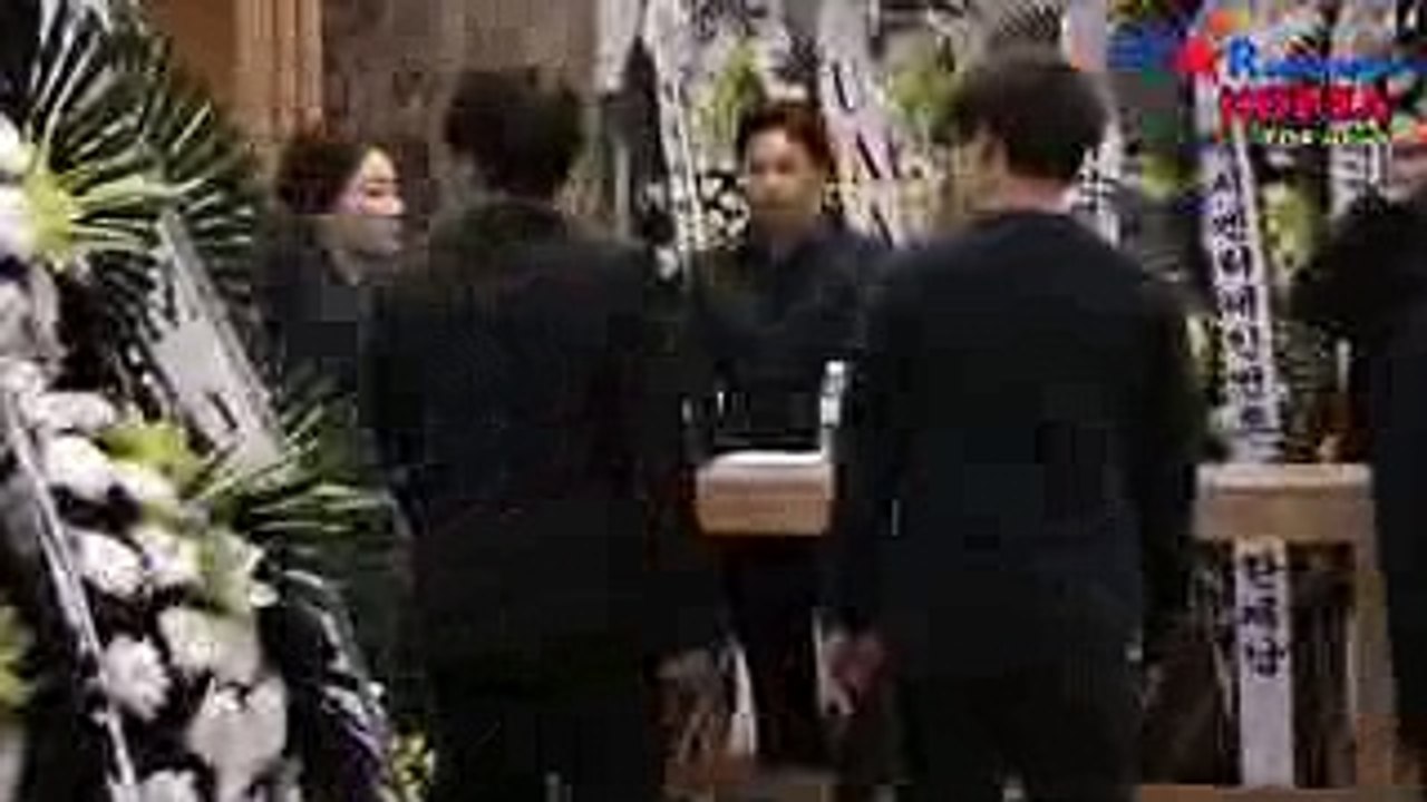 Song Joong Ki Immediately Goes to Kim Joo Hyuk's Funeral after His Wedding