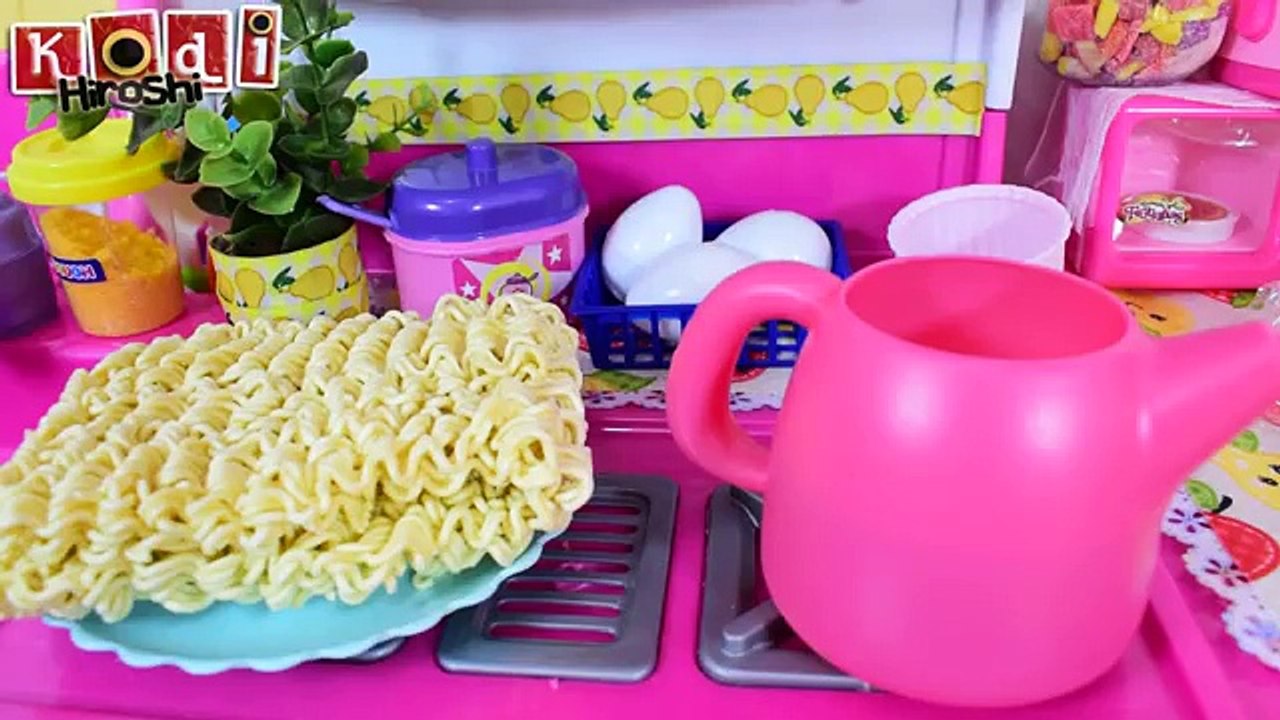 FAZENDO MINI MIOJO DE VERDADE PARA COMER E BRINCAR COM O BEBÊ REBORN NA COZINHA DE BRINQUEDO