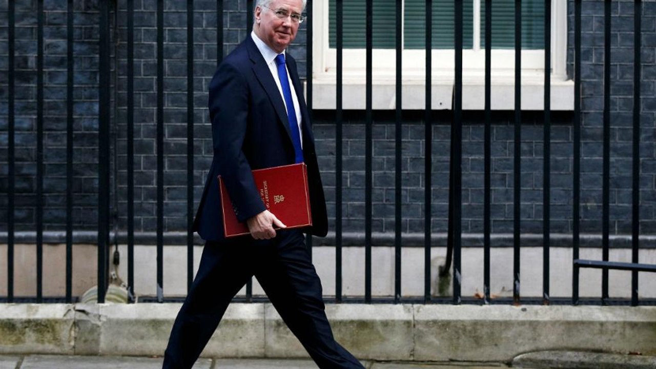 Britischer Verteidigungsminister Fallon (65) nach Sex-Vorwürfen zurückgetreten