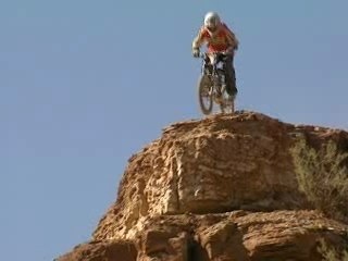 Saut montagne VTT BMX impressionnant