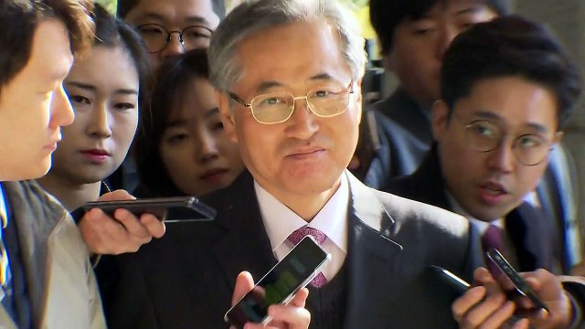 '우병우 비선 보고' 추명호 17시간 조사 뒤 귀가 / YTN