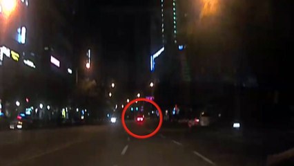 중학생이 승용차로 순찰차 치고 달아나 / YTN