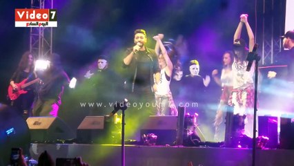 تامر حسنى يغنى "يا مالى عينى" لايف