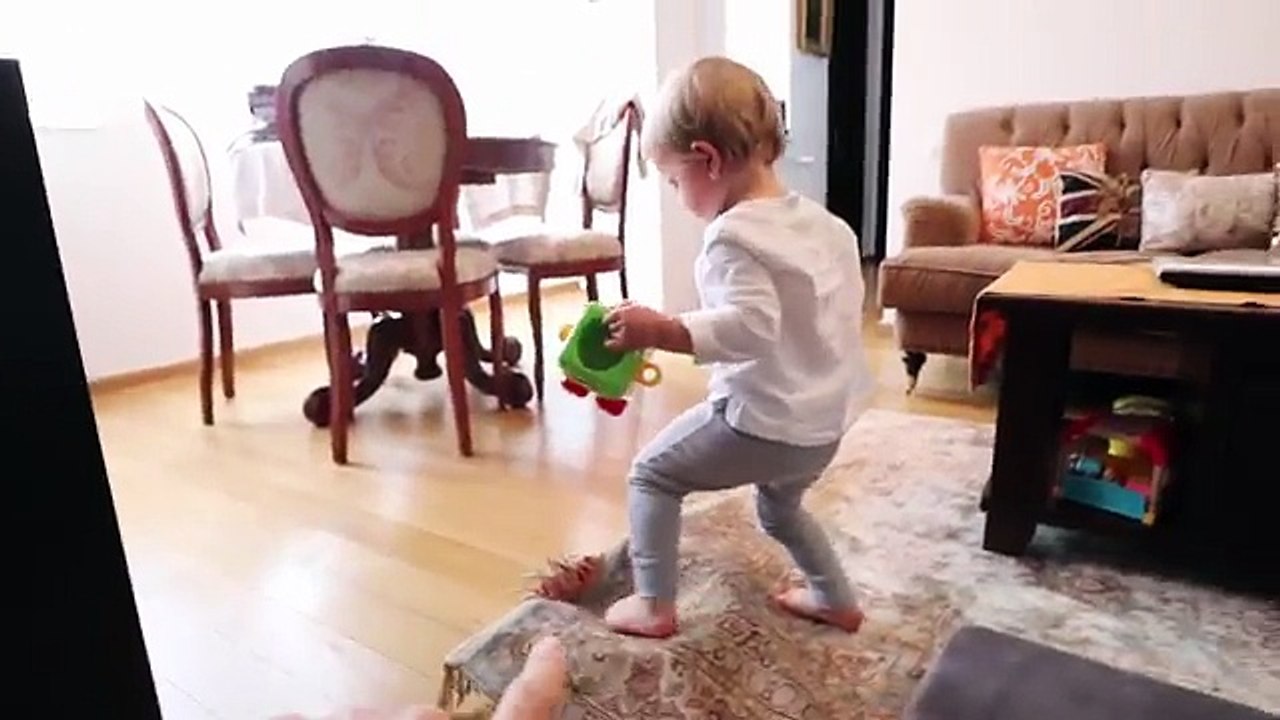 CE INSEAMNA SA STAI IN CASA CU UN VLOGGER !