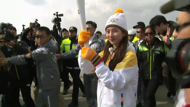 올림픽 성화, 우리나라 도착...봉송 시작 / YTN