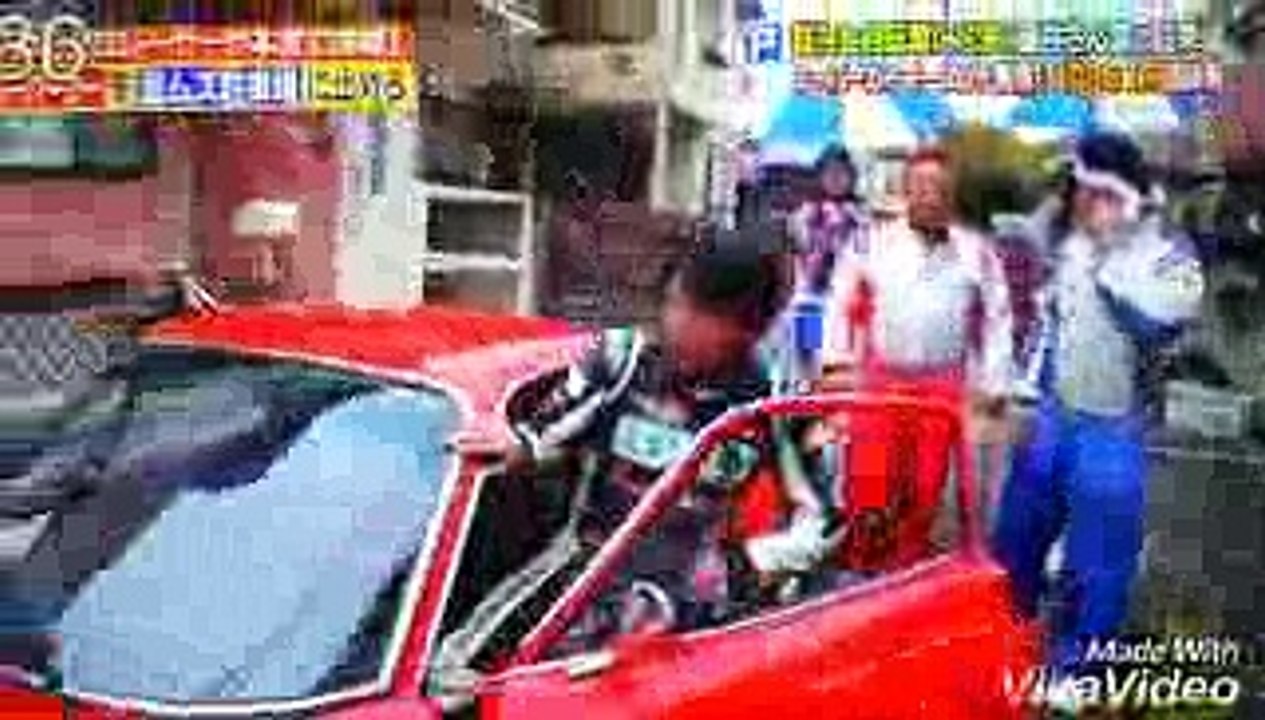 フェラーリで難しい車庫入れ対決