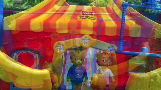 LITTLE PEOPLE CIRCUS Set with DANIEL Tiger TOYS!-FjrEUFrHmMk