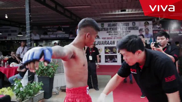 Aksi Ganas Petarung di Road to One Pride Batam