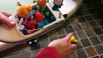 MOTORIZED TOY BOAT Alvin and the Chipmunks Bathtub Swimming!-mXezi8vRBOw